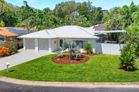 Property photo of 2 Barrier Close Clifton Beach QLD 4879