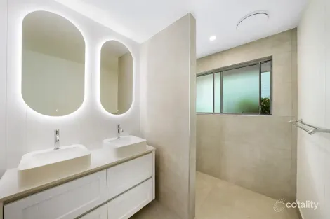 Property photo of 1/25 Evandale Crescent Miami QLD 4220