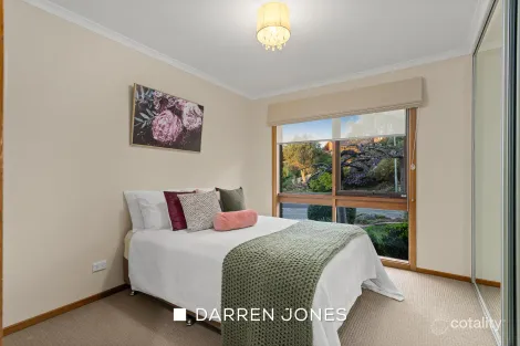 Property photo of 7 Acworth Court Greensborough VIC 3088
