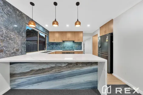 Property photo of 17 Gowrie Place Cranbourne West VIC 3977