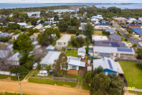 Property photo of 27 Swan Parade St Leonards VIC 3223