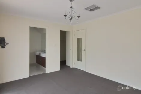 Property photo of 4 Hagen Drive Berwick VIC 3806