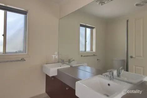 Property photo of 4 Hagen Drive Berwick VIC 3806