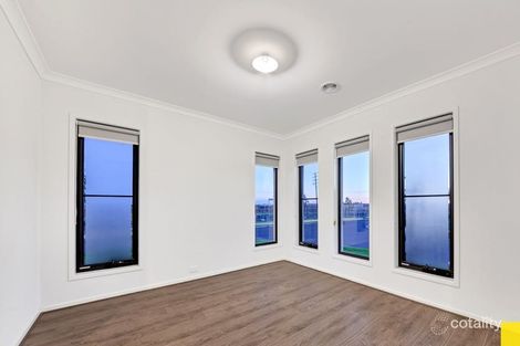 Property photo of 33 Combine Drive Truganina VIC 3029