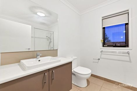 Property photo of 33 Combine Drive Truganina VIC 3029