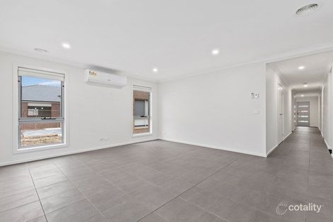 Property photo of 10 Golden Banksia Drive Officer VIC 3809