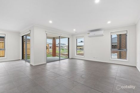 Property photo of 10 Golden Banksia Drive Officer VIC 3809
