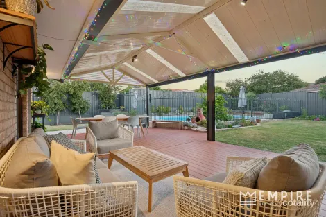 10 Berson Ct, Lake Coogee, WA 6166