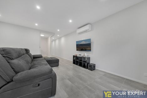 Property photo of 27 Goodenia Loop Cranbourne West VIC 3977