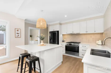 Property photo of 41 Valencia Drive Gobbagombalin NSW 2650