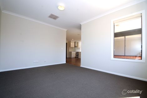 Property photo of 16 Elkedra Way Cranbourne North VIC 3977