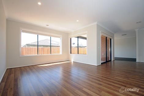 Property photo of 16 Elkedra Way Cranbourne North VIC 3977