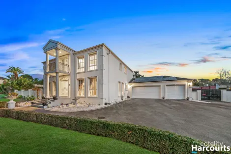 Property photo of 7 Oakridge Close Lysterfield South VIC 3156