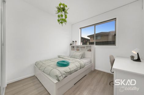 Property photo of 31 Bowenia Avenue Craigieburn VIC 3064