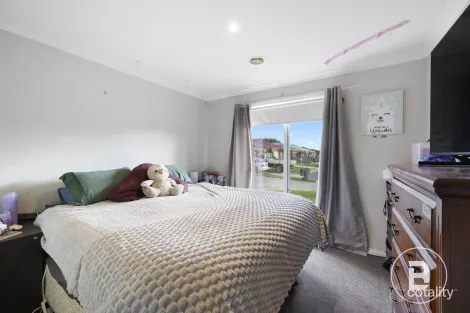Property photo of 83 McNulty Drive Wendouree VIC 3355