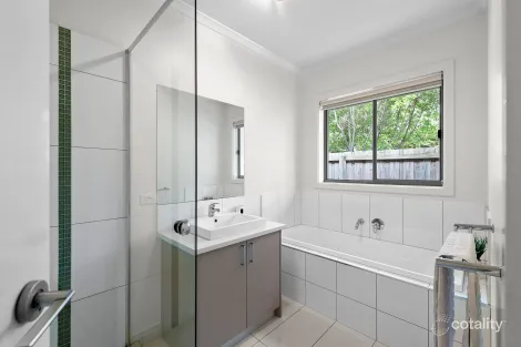 Property photo of 12 Sheehan Court Ballarat East VIC 3350