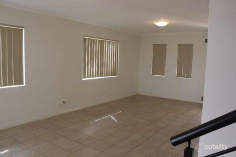 Property photo of 17 Aquaviva Circle Viveash WA 6056