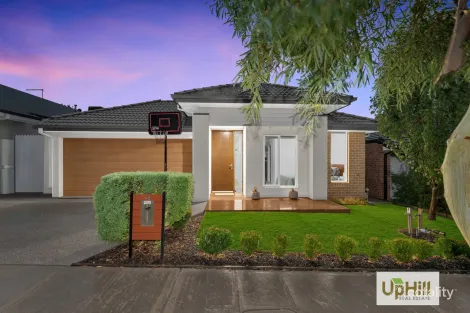 14 Basalt Dr, Clyde North, VIC 3978