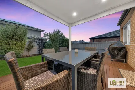 Property photo of 14 Basalt Drive Clyde North VIC 3978