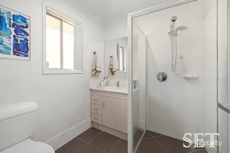 Property photo of 2 Sarah Close Redbank Plains QLD 4301