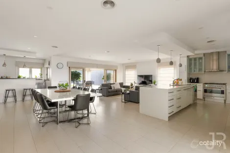 Property photo of 30 Sheldon Drive Berwick VIC 3806