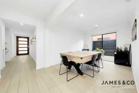 Property photo of 13 Roderick Avenue Doreen VIC 3754