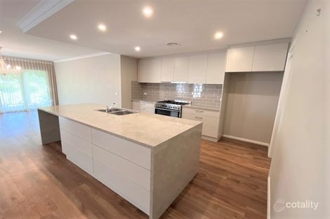 Property photo of 10 Jolimont Terrace Shepparton VIC 3630