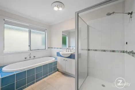 Property photo of 92 Fieldstone Boulevard Beaconsfield VIC 3807