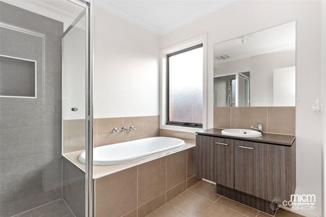 Property photo of 8 Millpond Drive Point Cook VIC 3030