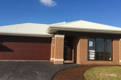 8 Bellario Cct, Clyde North, VIC 3978