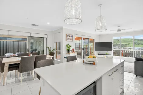 Property photo of 26 Aquamarine Boulevard Hayborough SA 5211