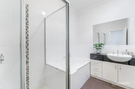 Property photo of 1/21 Ross Street Ferntree Gully VIC 3156