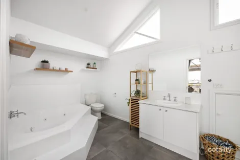 Property photo of 20 McGuire Crescent Williamstown VIC 3016