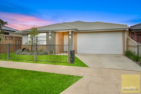 Property photo of 41 Dandelion Crescent Rockbank VIC 3335