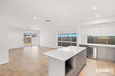 Property photo of 37 Cava Circuit Sunbury VIC 3429