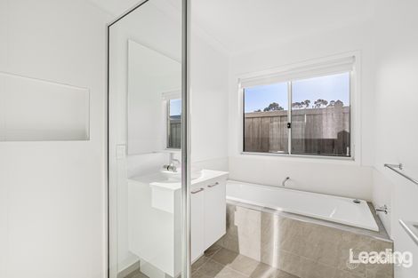 Property photo of 37 Cava Circuit Sunbury VIC 3429