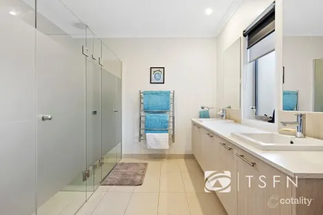 Property photo of 11 Grantham Terrace Kangaroo Flat VIC 3555