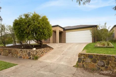 17 Waugh St, Sunbury, VIC 3429