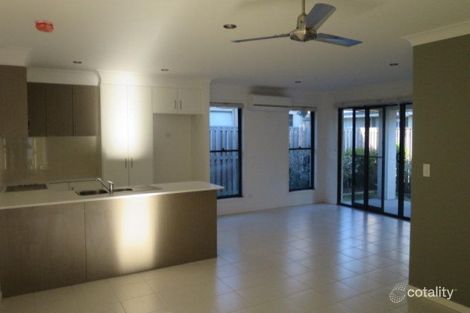 Property photo of 2/18 Warilla View Blacks Beach QLD 4740