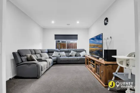 Property photo of 13 Blackhazel Crescent Clyde North VIC 3978