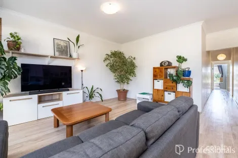 Property photo of 10 Boxall Lane Caversham WA 6055