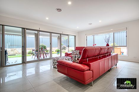 Property photo of 7 McTavish Street Googong NSW 2620