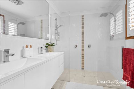 Property photo of 12 Emerald Place Green Point NSW 2428