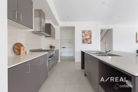 Property photo of 14 Cutler Avenue Keysborough VIC 3173