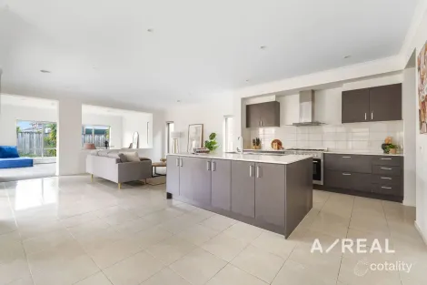 Property photo of 14 Cutler Avenue Keysborough VIC 3173