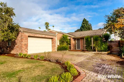 4 MURRAY CRES, ROWVILLE, VIC 3178