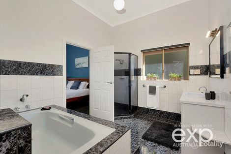 Property photo of 1 Red Wattle Place Wynn Vale SA 5127