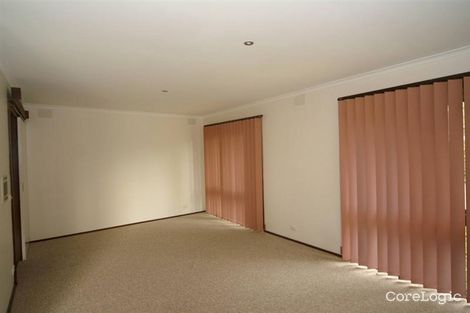 Property photo of 11 Whitestone Court Endeavour Hills VIC 3802