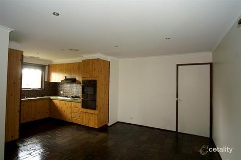 Property photo of 11 Whitestone Court Endeavour Hills VIC 3802