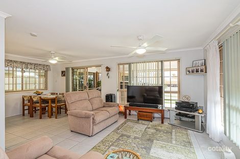 Property photo of 2 Chartwell Place Sandstone Point QLD 4511